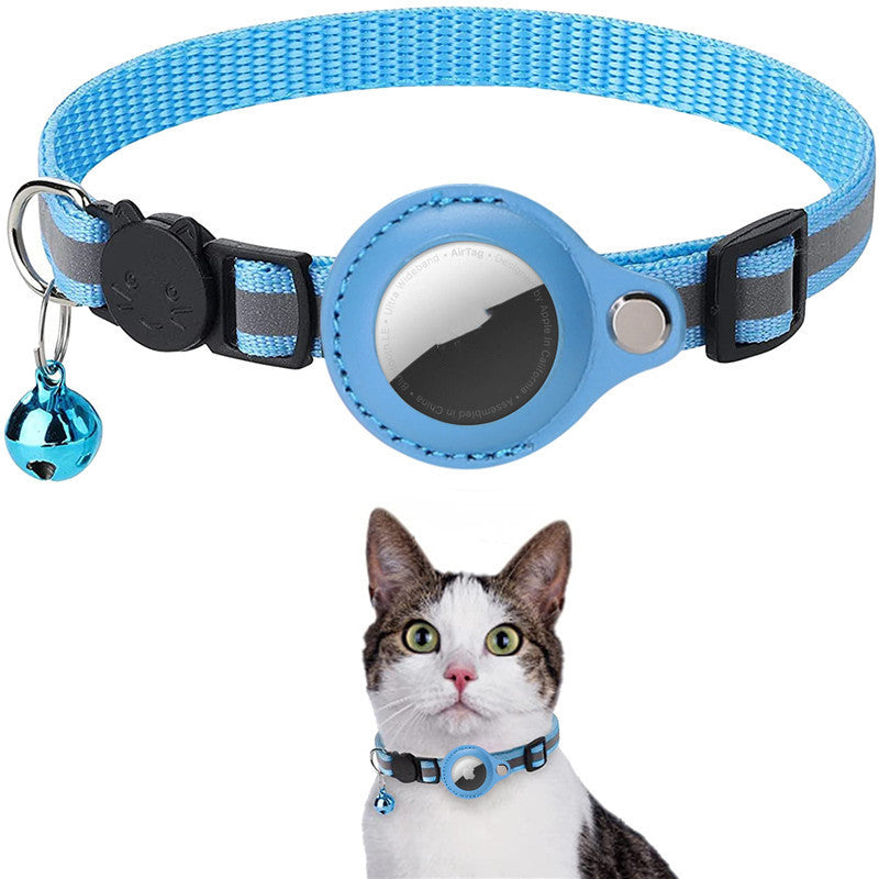 Keep your pet safe with this reflective nylon collar featuring a waterproof AirTag holder. Perfect for cats, dogs, kittens & puppies.
